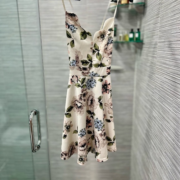 Fashion Nova Women's White Floral Polyester V-Neck Sleeveless Mini Dress S - Picture 5 of 8